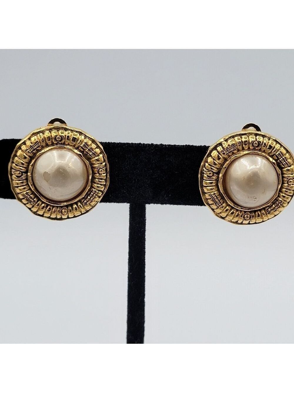 Chanel Goldtone Earrings Vintage Clip On - Picture 2 of 15